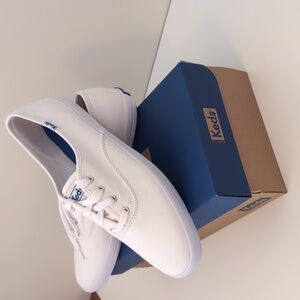 Keds Champion White Canvas Classic Sneakers. Size 8M. NEW
